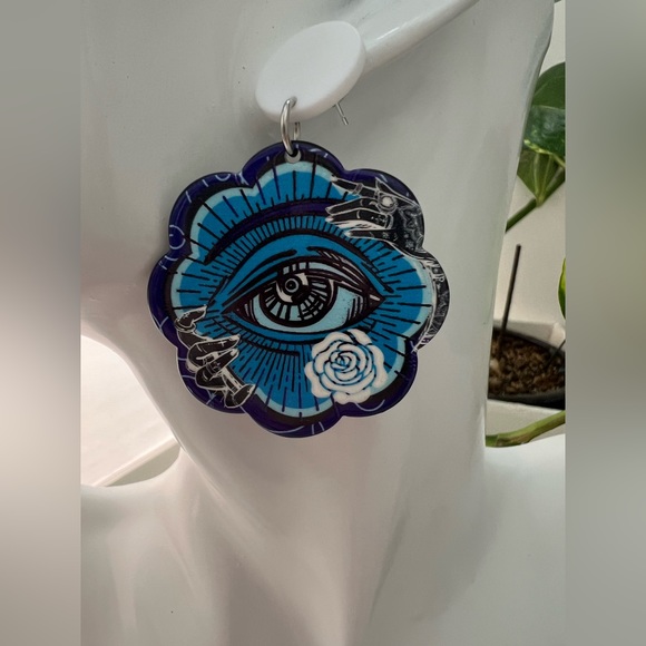 Blue Goth All-Seeing Eye Dangle Earrings  - Retro Punk/Emo Earrings - Picture 5 of 5